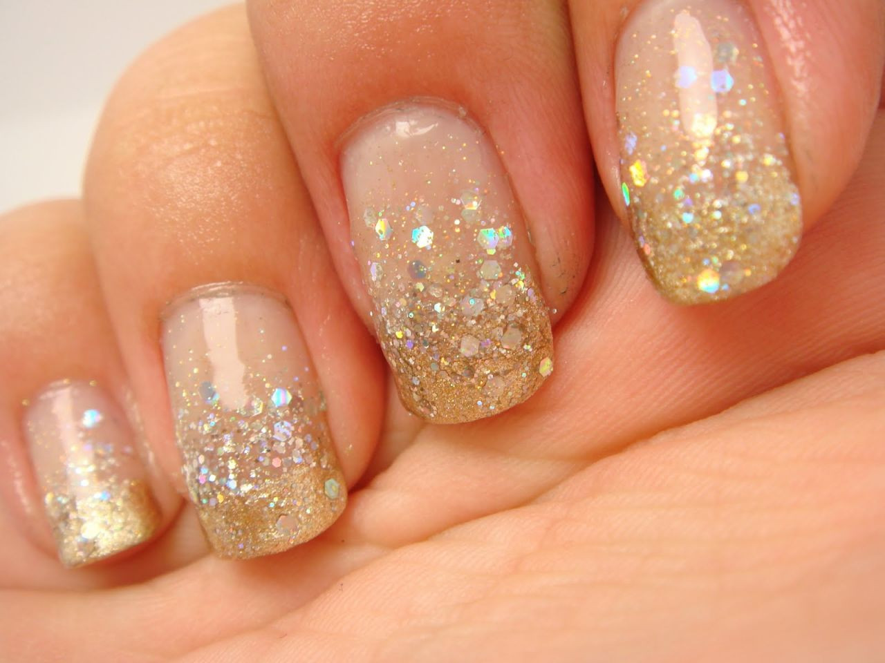 Gold Glitter Nail Designs
 30 CLASSY GOLD GLITTERY NAIL DESIGNS Godfather Style