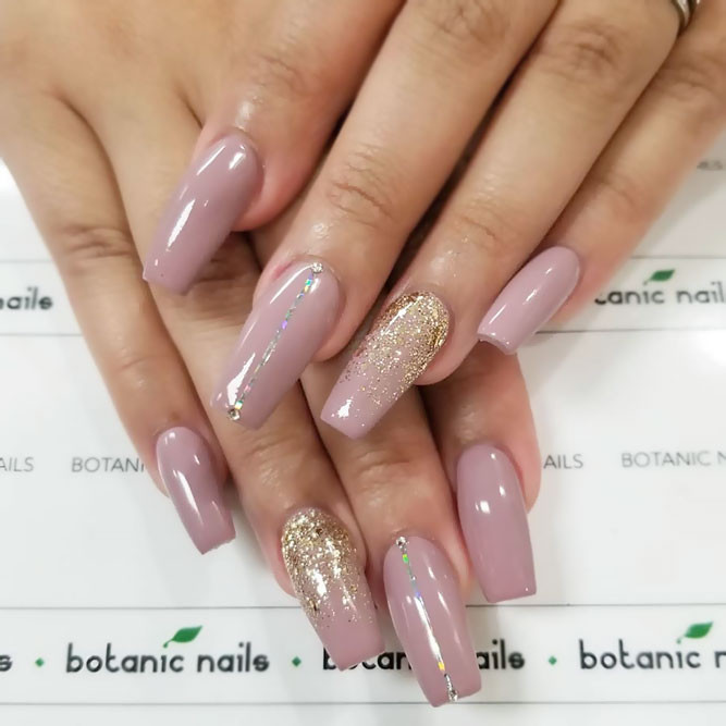 Gold Glitter Ombre Nails
 21 Chic Pink And Gold Nails Designs