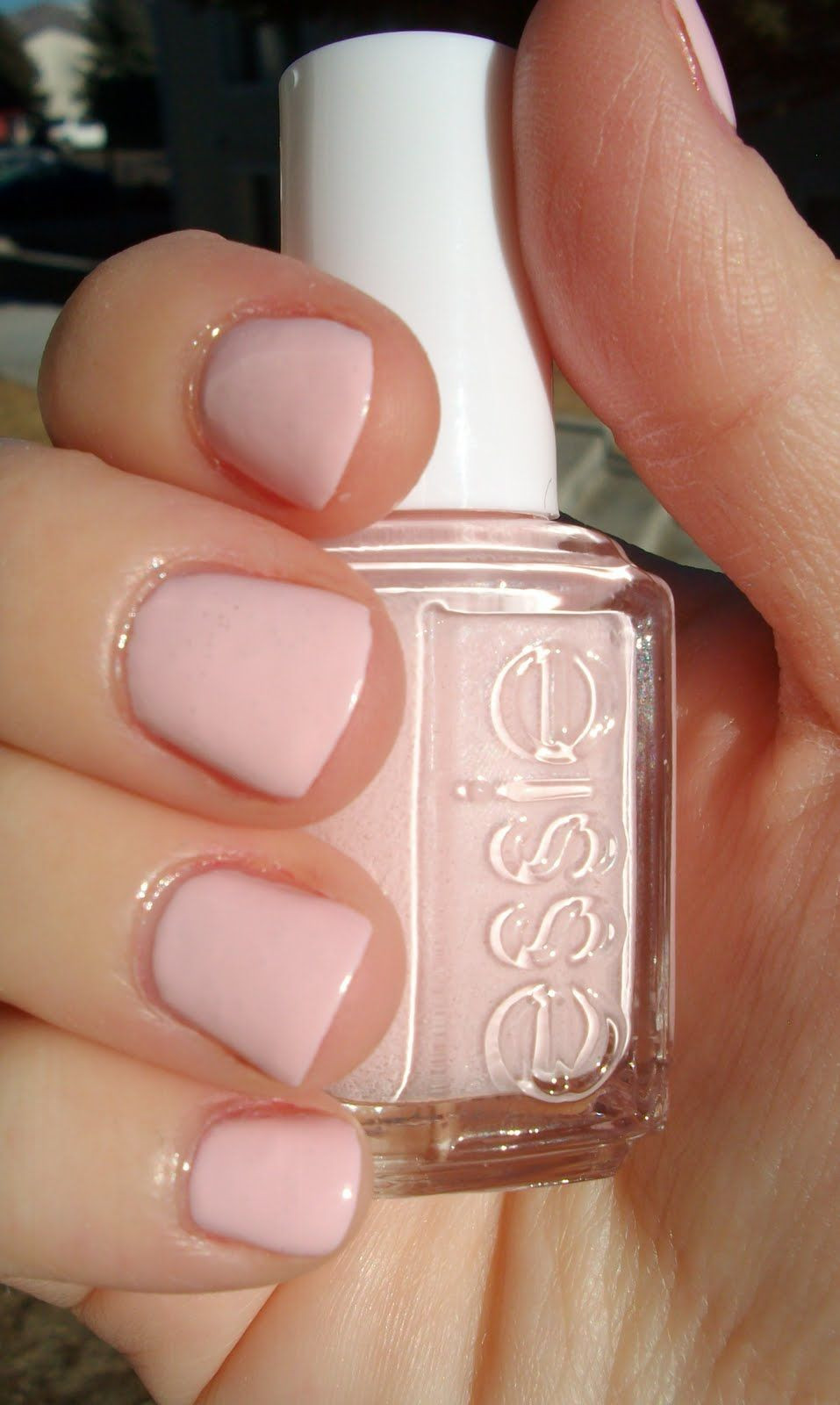 Good Nail Colors For Pale Skin
 Essie Fiji have a similar color on my nails right now
