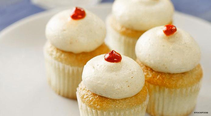 Gourmet Super Moist Vanilla Cupcakes Recipes
 Moist Vanilla Cupcake Recipe Easy and Simple