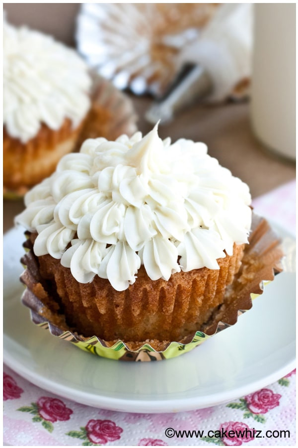 Gourmet Super Moist Vanilla Cupcakes Recipes
 My Favorite Vanilla Cupcakes CakeWhiz