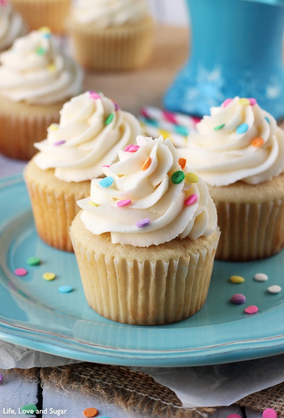 Gourmet Super Moist Vanilla Cupcakes Recipes
 Perfect Vanilla Cupcake Recipe