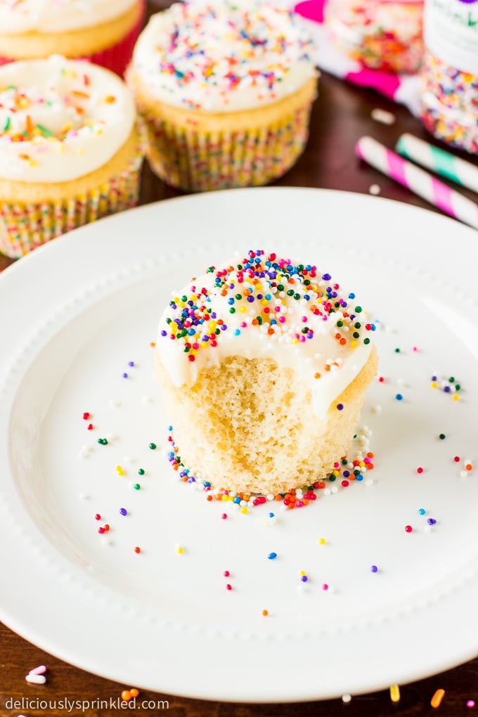 Gourmet Super Moist Vanilla Cupcakes Recipes
 Vanilla Cupcakes