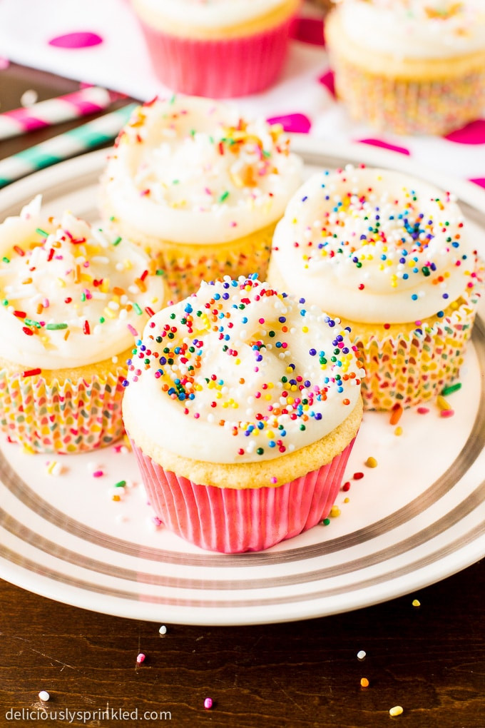 Gourmet Super Moist Vanilla Cupcakes Recipes
 Vanilla Cupcakes