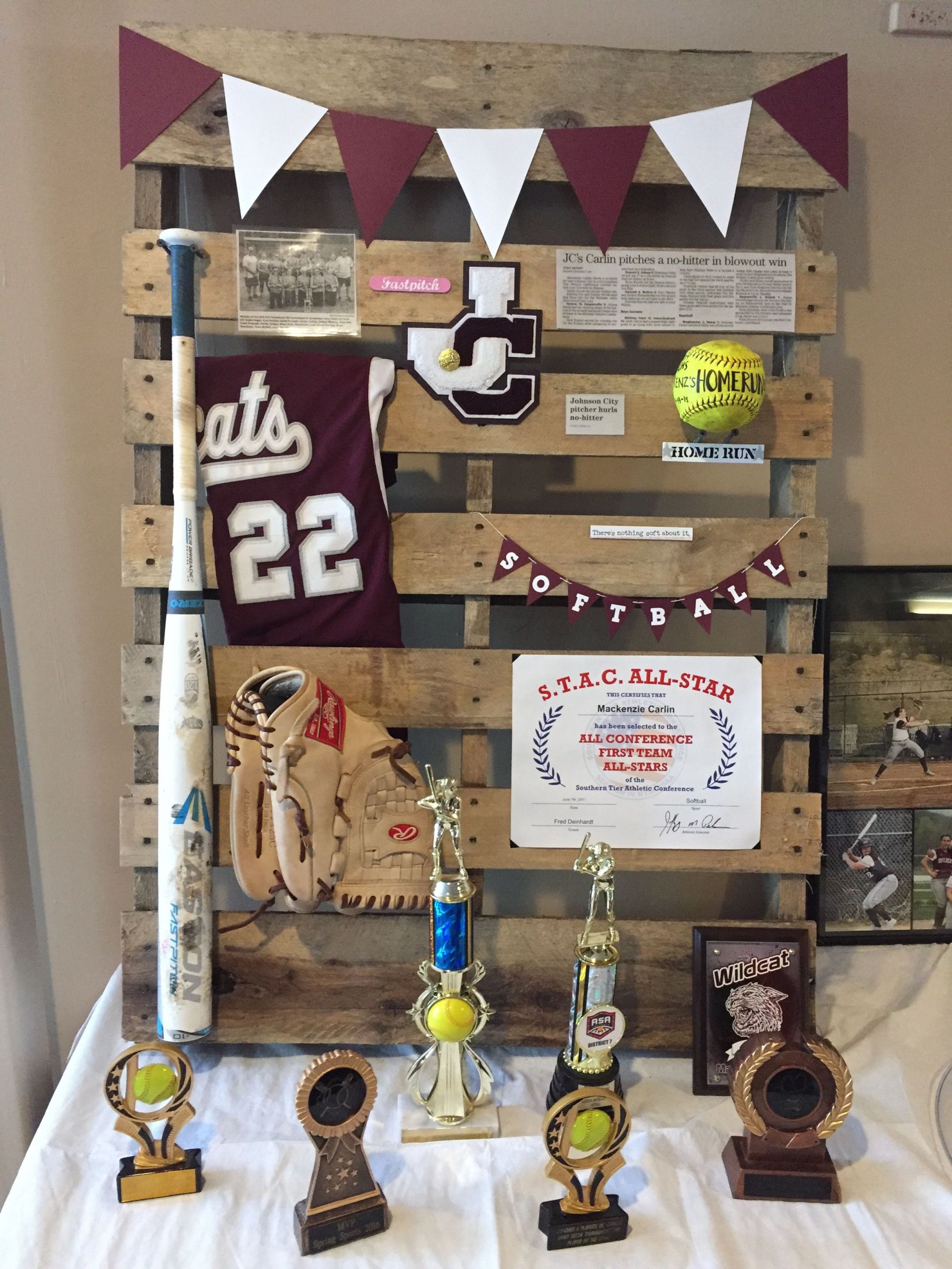 Graduation Party Display Ideas
 Pallet photo gallery collage display decoration for