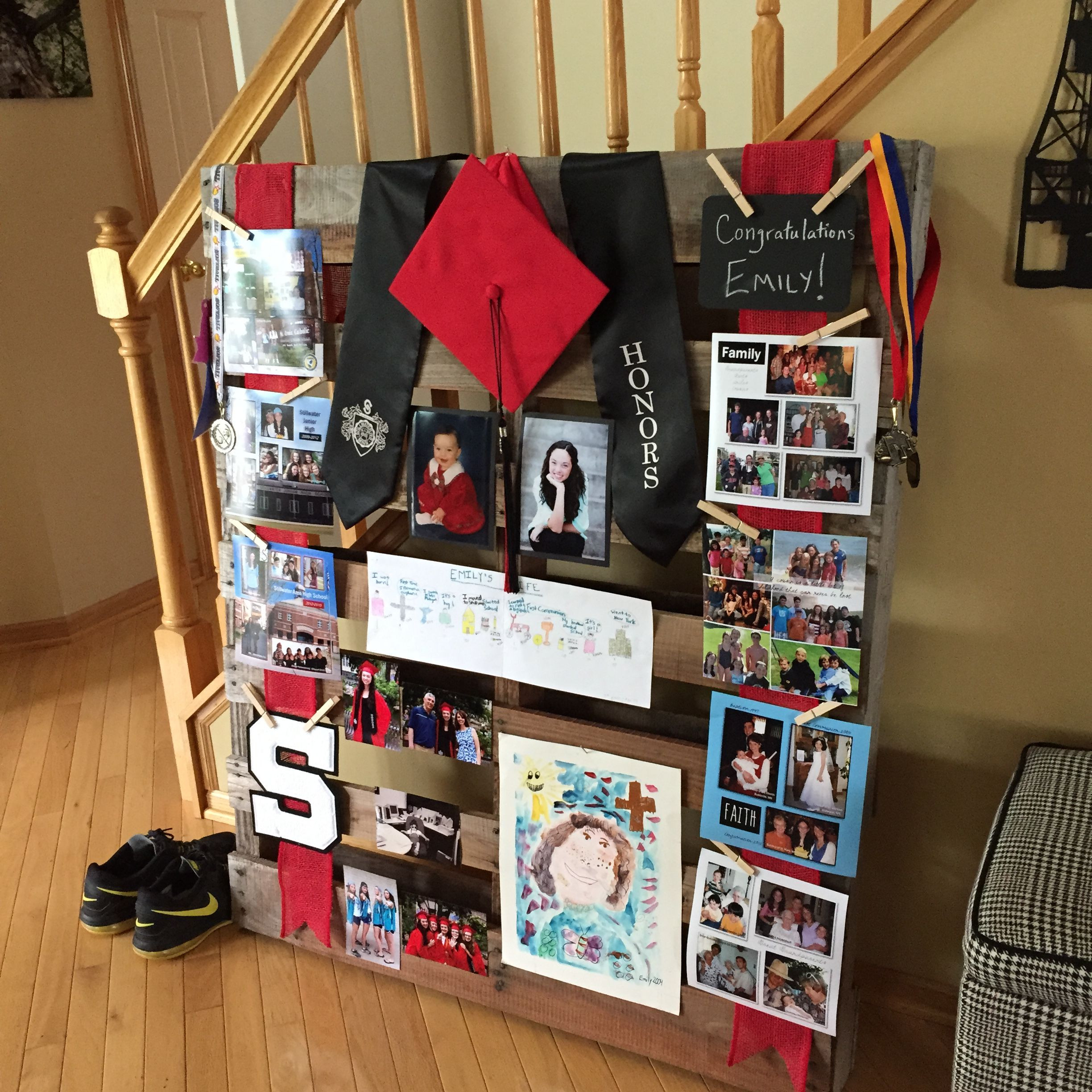 Graduation Party Display Ideas
 Fun graduation display made from a wooden pallet