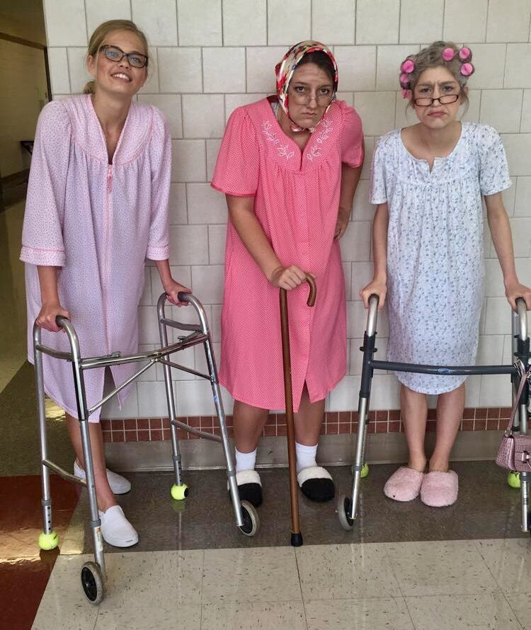 Grandma Costume DIY
 Old lady costume and elderly makeup in 2019
