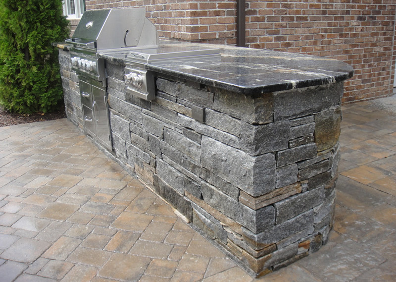 Granite Outdoor Kitchen
 5 Stones That Are Perfect for an Outdoor Kitchen