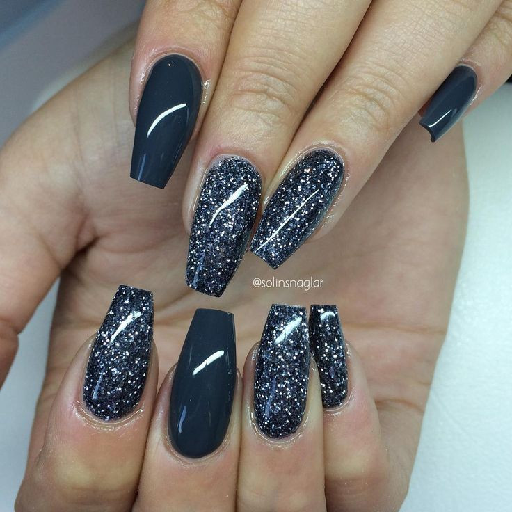 Gray Nails With Glitter
 "Asphalt Grey" med mörkgrått glitter in 2019