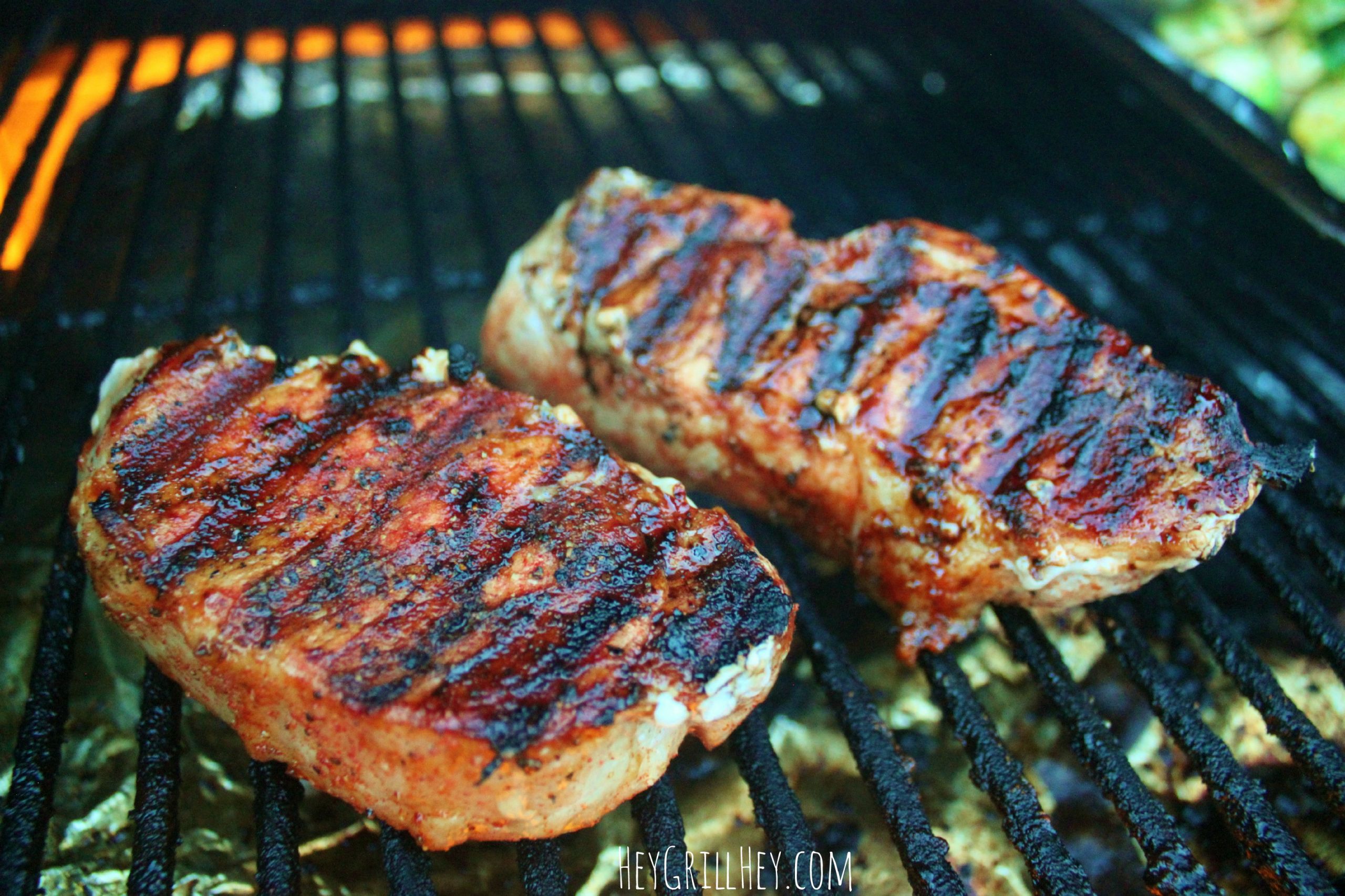 Grilling Pork Chops On Gas Grill
 Simple Grilled Pork Chops with "Secret" Sweet Rub
