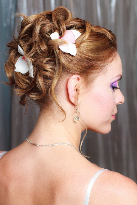 Hairstyle For Wedding Party
 Nice hairstyles for a wedding