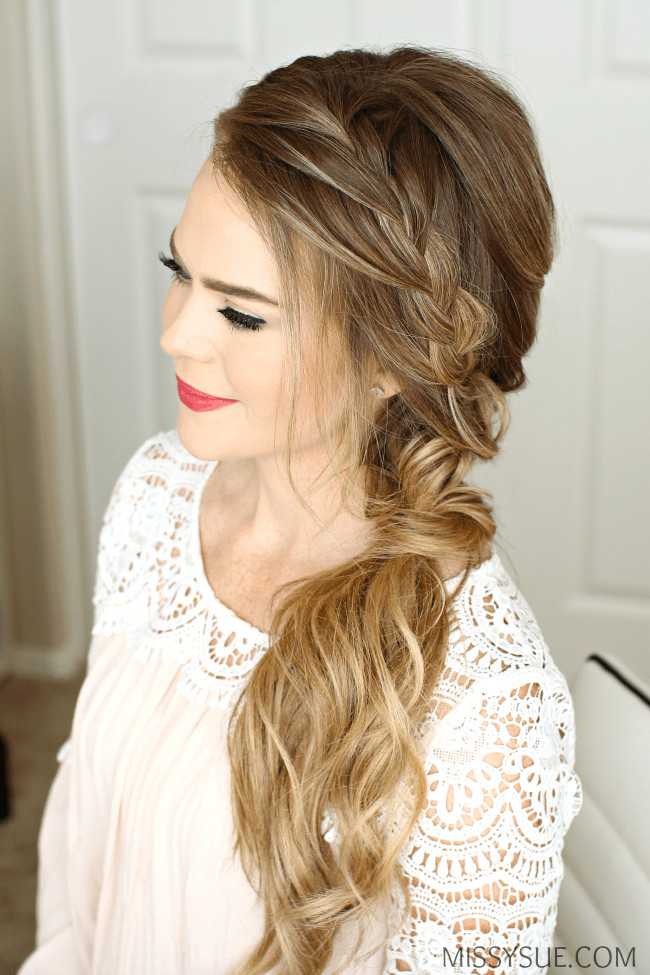 Hairstyles To The Side For Prom
 Braided Side Swept Prom Hairstyle