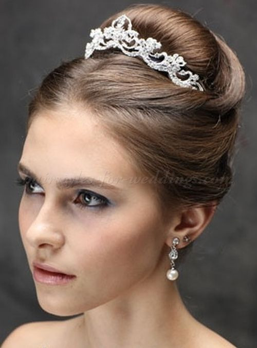 Hairstyles With Tiaras For Brides
 Penteados Tiara