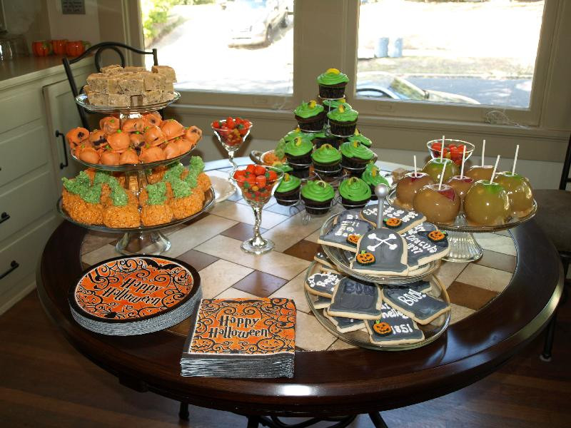 Halloween Party Desserts
 The Halloween Party Part 2–Desserts