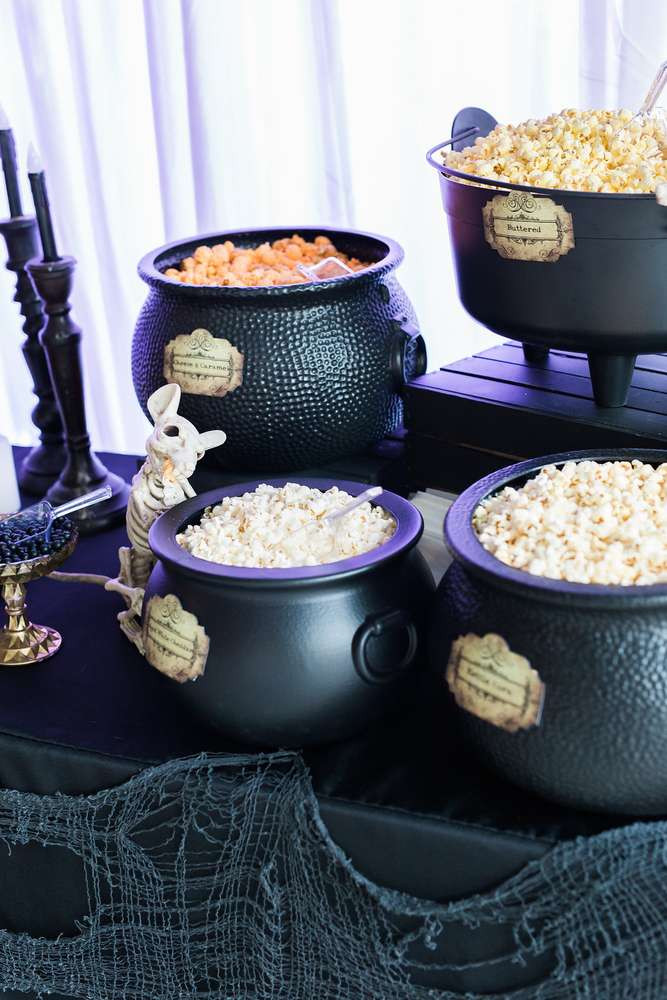 Halloween Party Table Ideas
 10 Styling Tips for Your Halloween Party Food Table