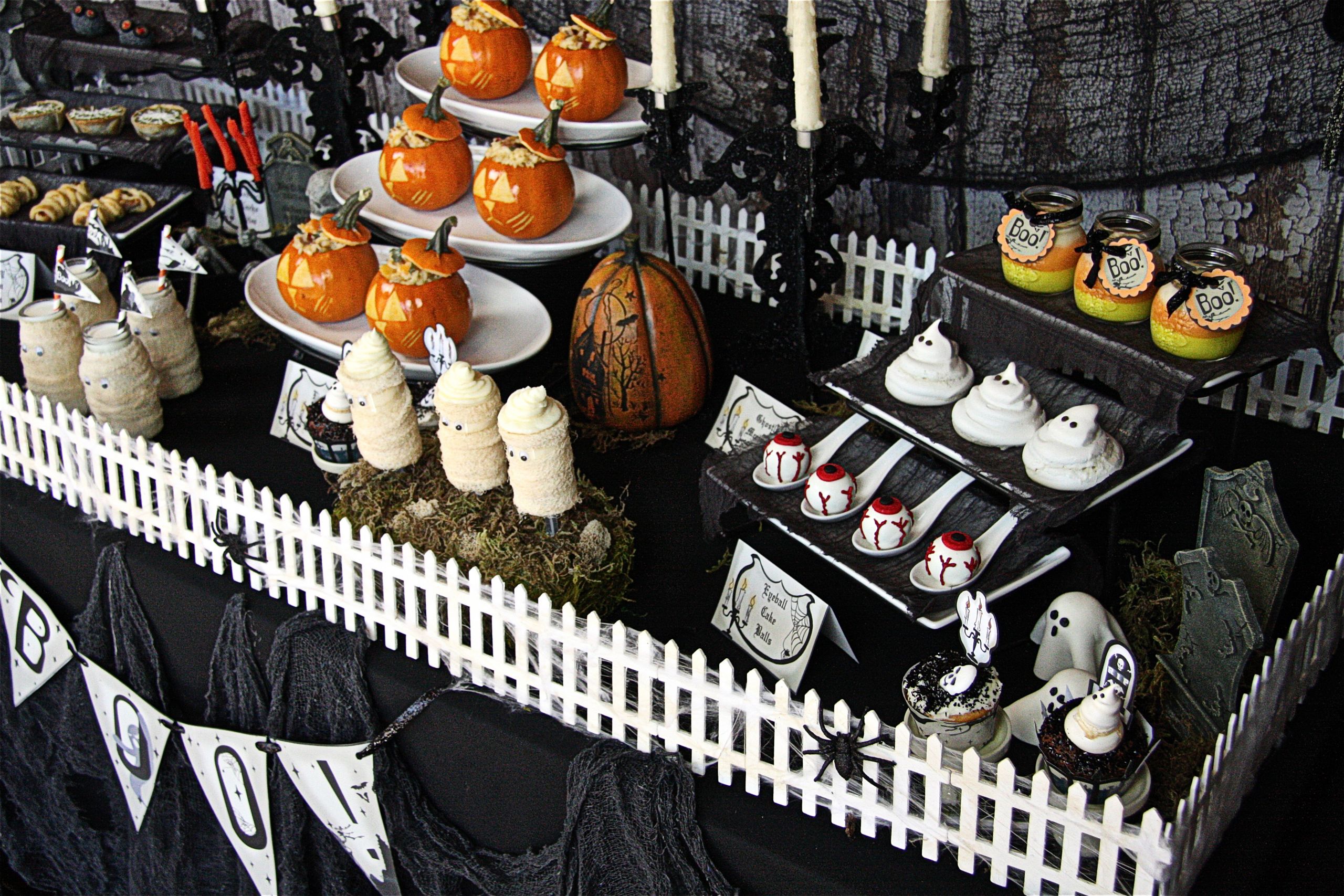 Halloween Party Table Ideas
 Haunted Mansion Graveyard Halloween Party Plus Free