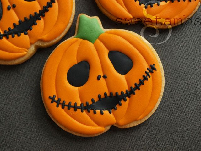 Halloween Pumpkin Cookies
 Hallo Wicked Ween 9 Incredible Halloween Cookies