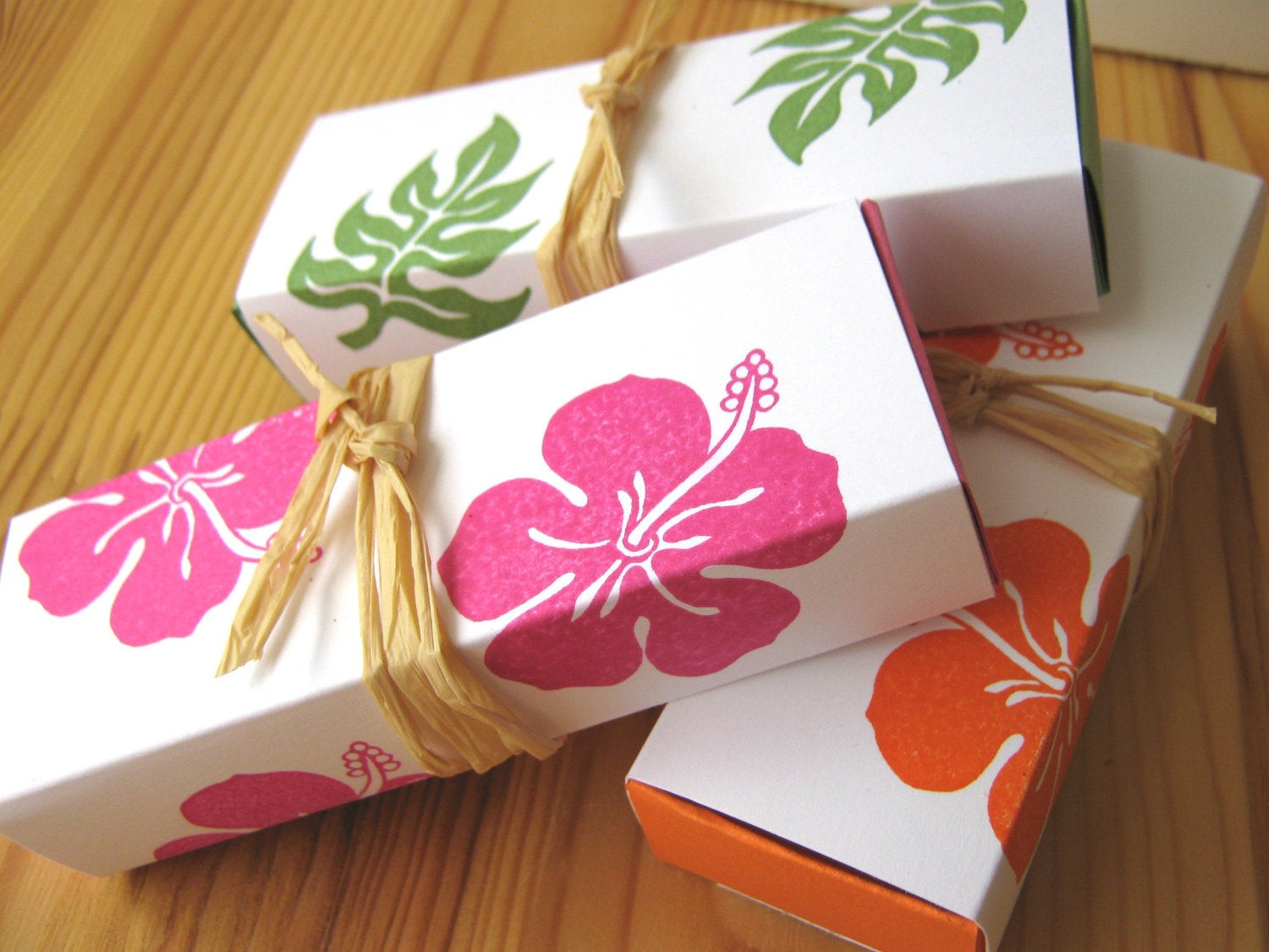 Hawaiian Wedding Gift Ideas
 Tropical Hibiscus Island Style Wedding Favor Boxes Hawaii