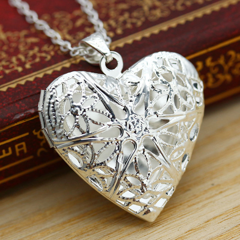 Heart Locket Necklace
 Fashion Girls Heart Shaped Friend Picture Frame