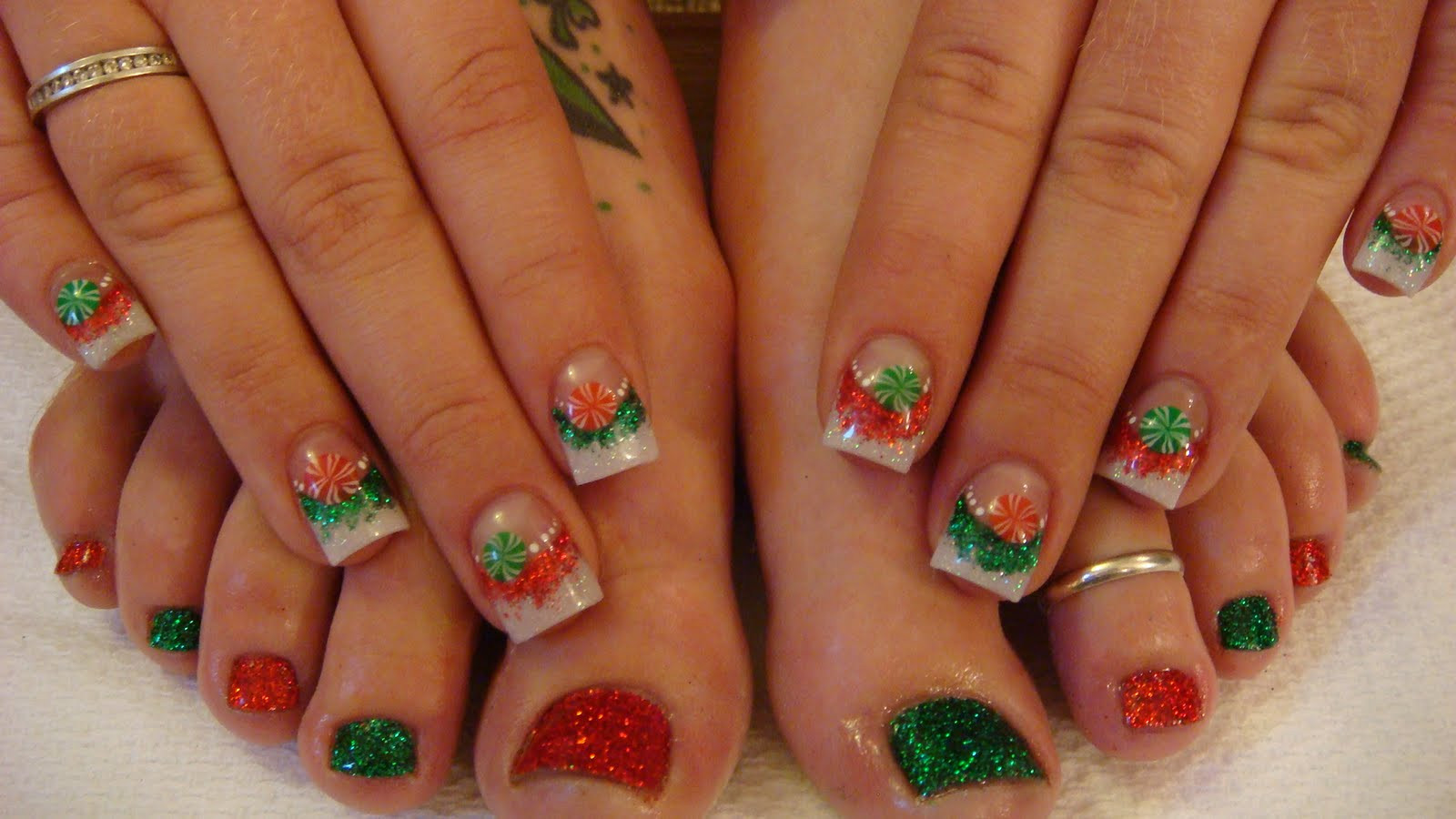 Holiday Toe Nail Designs
 CHRISTMAS NAILS