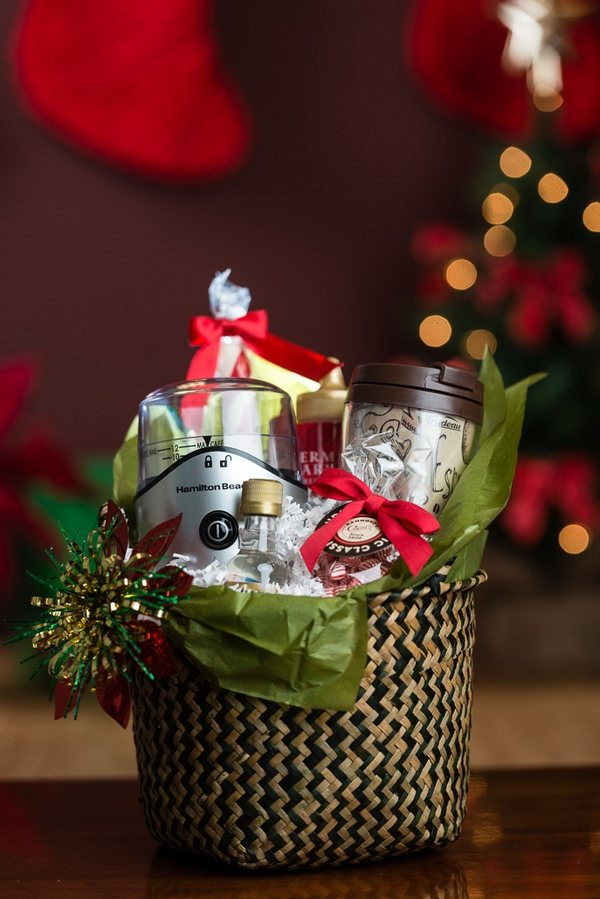 Homemade Holiday Gift Basket Ideas
 DIY Christmas t basket ideas – how to arrange and