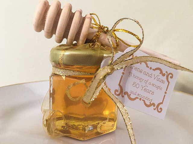 Honey Jar Wedding Favors
 Homemade DIY Honey Jar Wedding Favor Ideas that are inspired