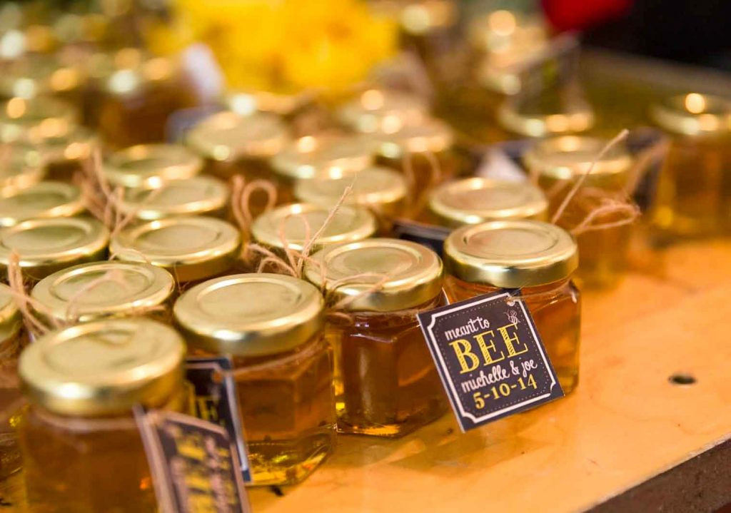 Honey Jar Wedding Favors
 Homemade DIY Honey Jar Wedding Favor Ideas that are inspired