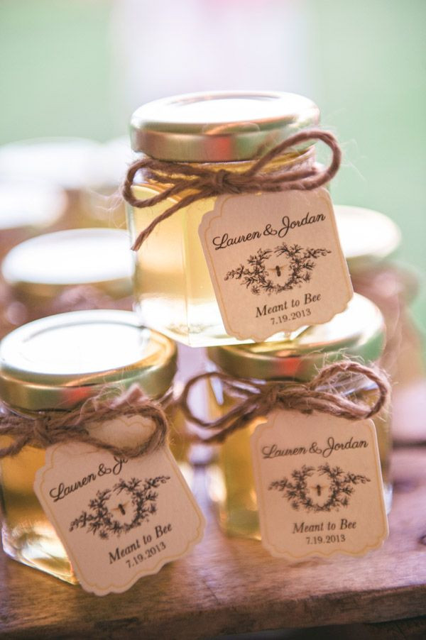 Honey Wedding Favors
 super cute jars of honey as wedding favors for the guests