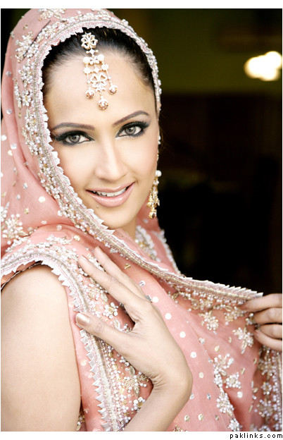 How Much To Tip Makeup Artist For Wedding
 Bride Wedding Pakistani Bridal Makeup