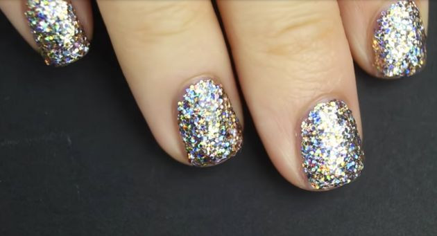 How To Apply Glitter To Nails
 How To Apply Glitter Nail Polish The Right Way