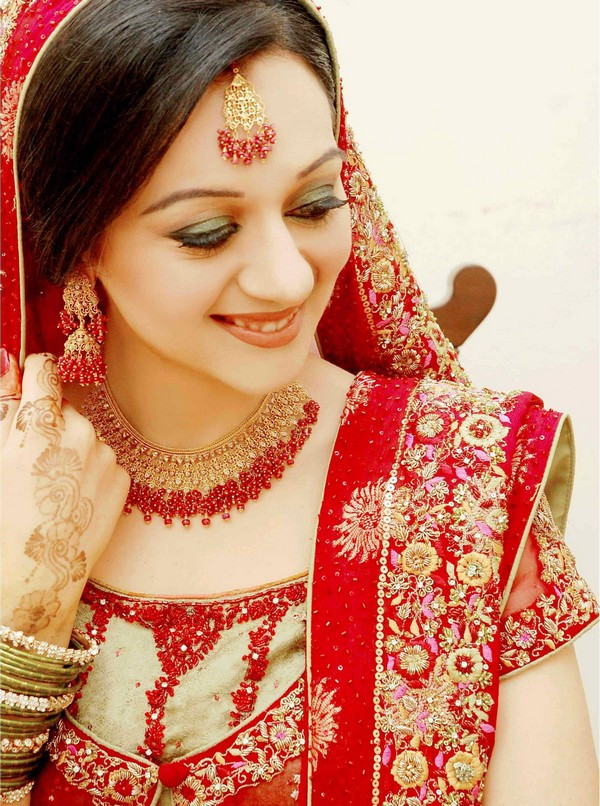 How To Apply Wedding Makeup
 Tips to Apply Bridal Makeup At Home
