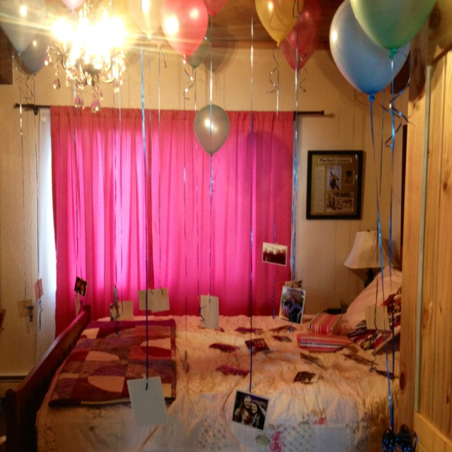 How To Decorate Birthday Party
 Surprised decorated my best friends bedroom for her