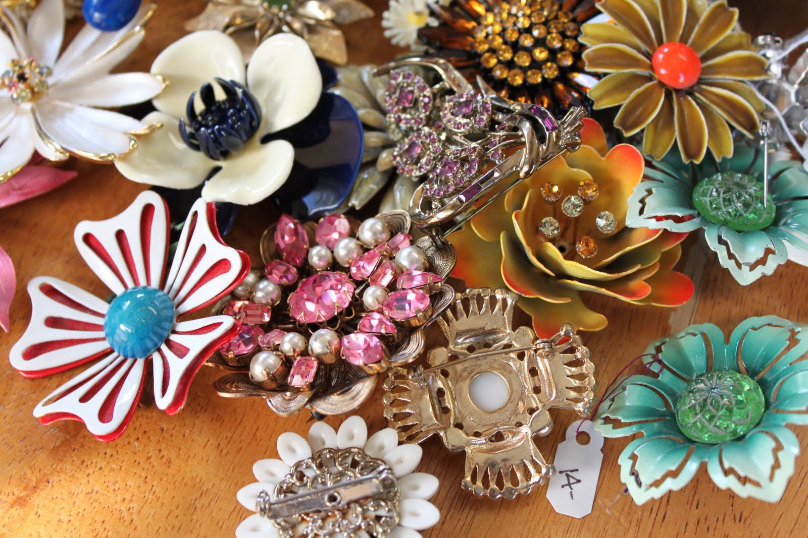 How To Make Brooches
 Parsonage Events How to make a vintage brooch bouquet