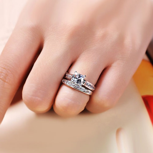How To Wear A Wedding Ring Set
 How to Wear Wedding Ring