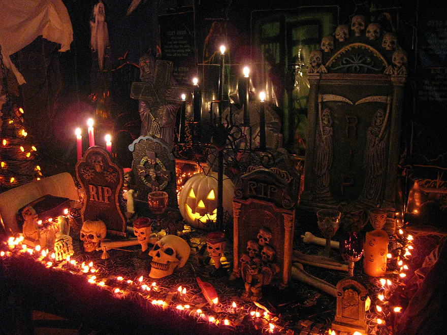 Indoor Halloween Party Decoration Ideas
 Indoor Halloween Decorating Ideas
