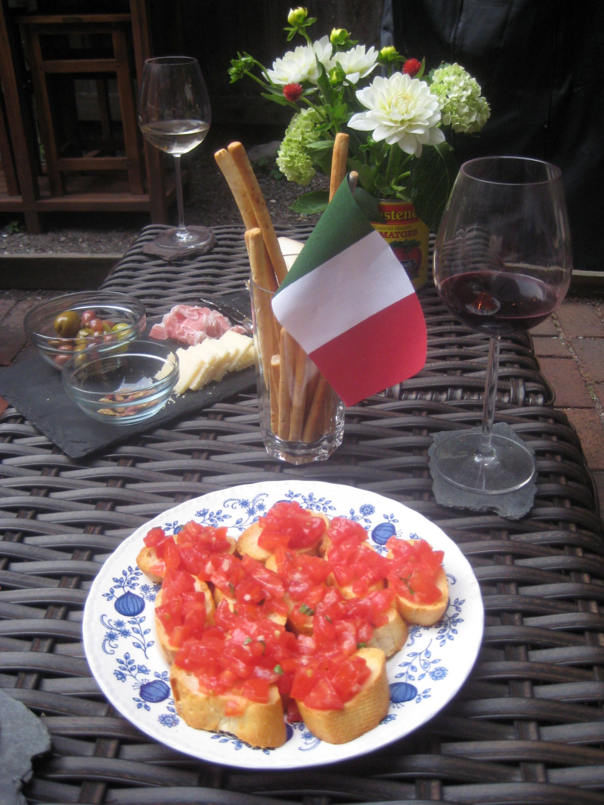 Italian Dinner Party
 Summer Italian Dinner Party – LiveDineParty
