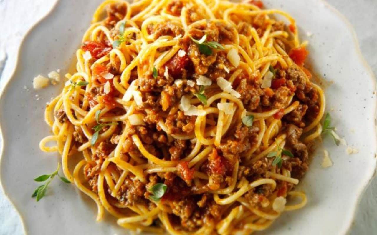 Italian Spaghetti Recipe
 Italian chefs show the world how to make spaghetti bolognese