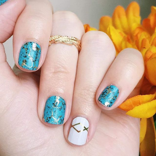 Jamboree Nail Art
 Turquoise with an accent nail in Gatsby