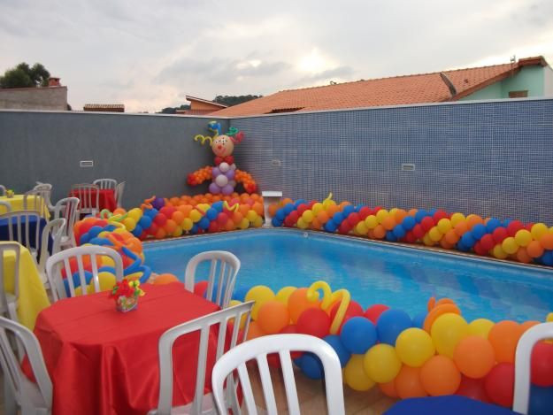 Kids Pool Party Idea
 Colorful balloon garland to decorate the pool for a kids