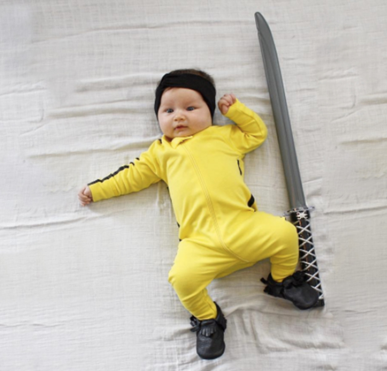 Kill Bill Costume DIY
 No Sew DIY Kill bill baby Baby Costume