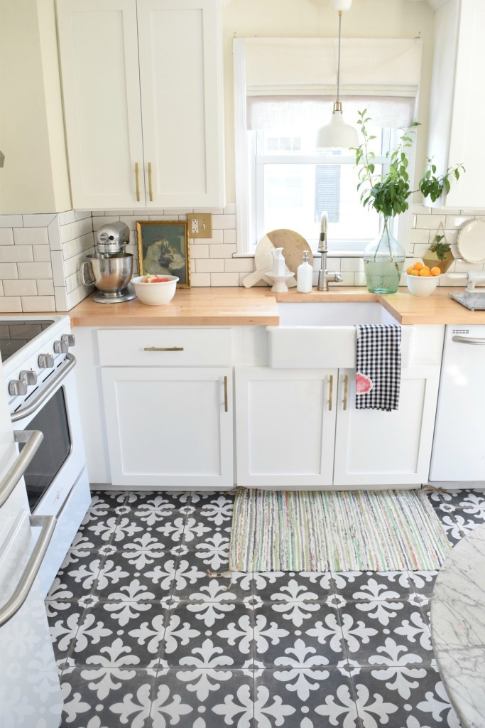 Kitchen Tile Floor Ideas
 18 Beautiful Examples of Kitchen Floor Tile