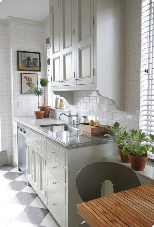Kitchen With White Subway Tile
 White Kitchens & Subway Tile