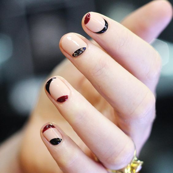 Korean Nail Designs
 Picture neutral round nails with black and red curves