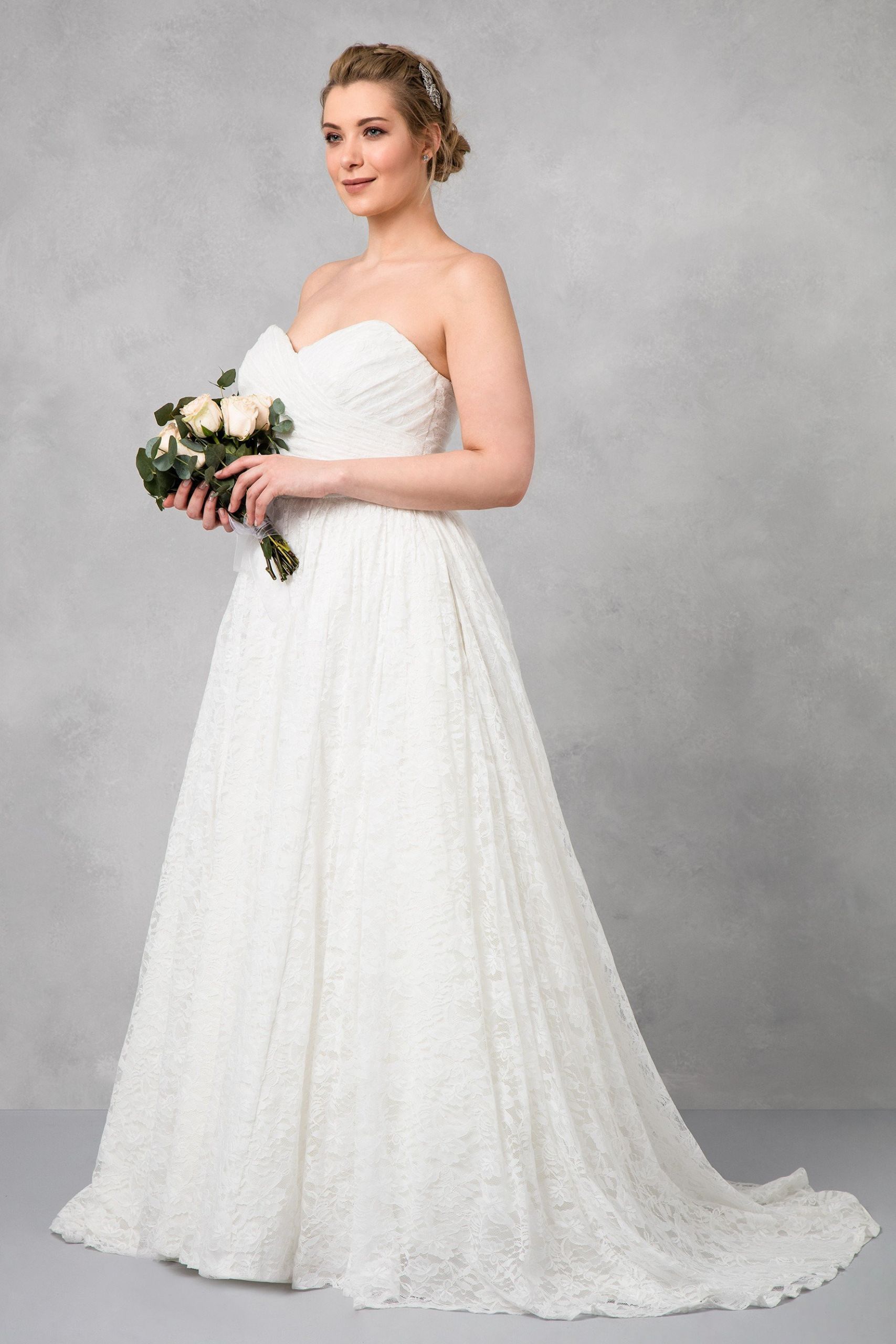 Lace Sweetheart Wedding Dress
 Lace Sweetheart Plus Size Ball Gown Wedding Dress 9WG3829