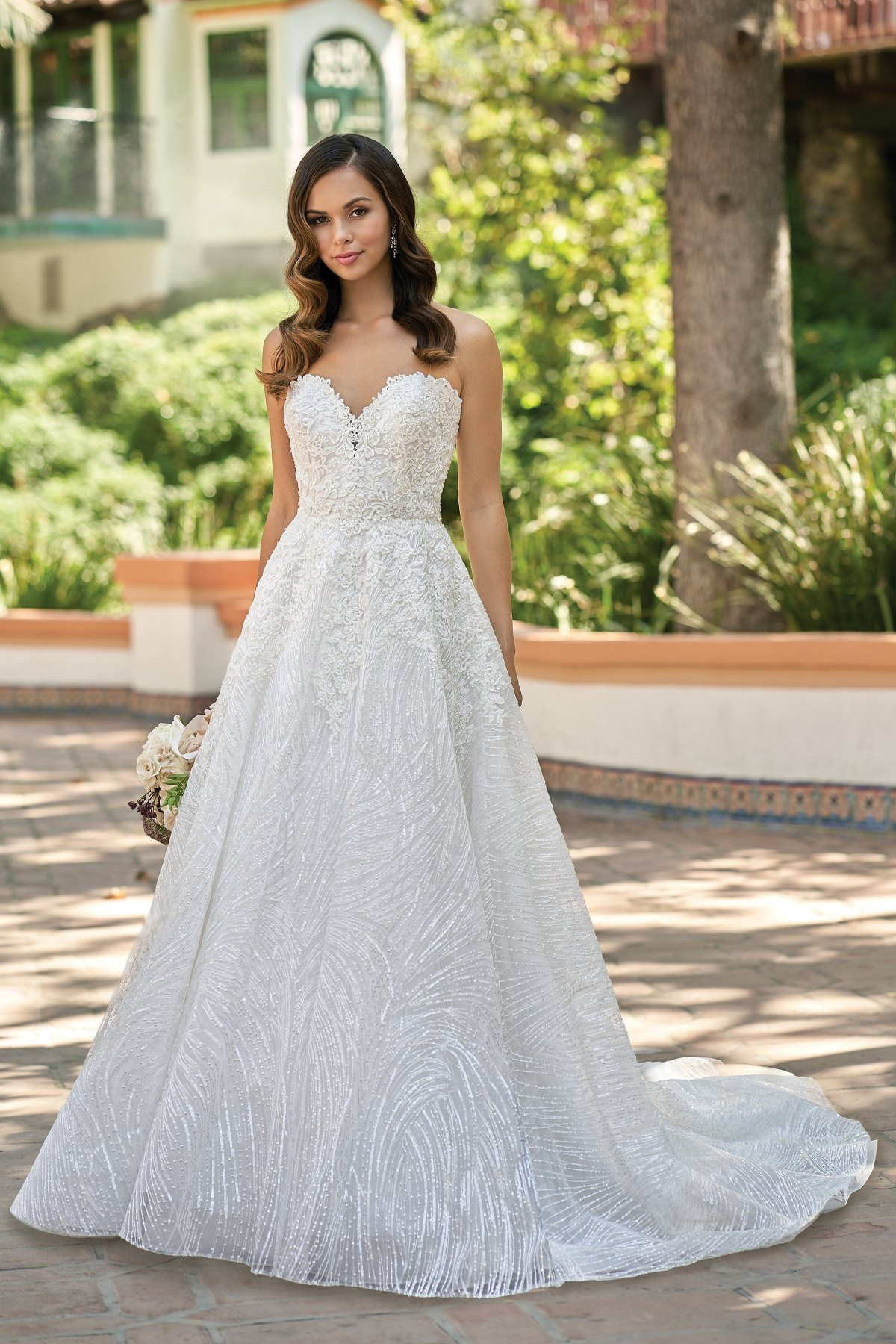 Lace Sweetheart Wedding Dress
 T Beautiful Embroidered Lace Strapless Wedding Dress