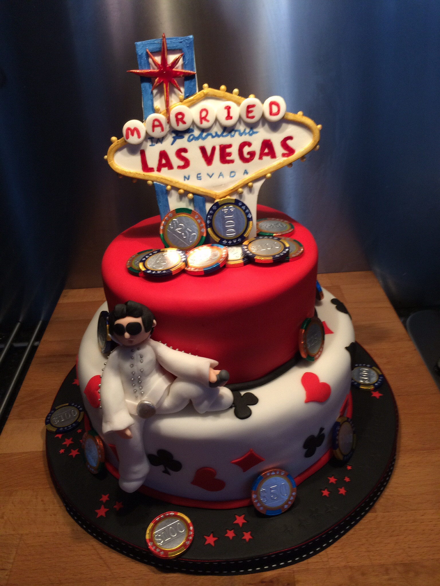 Las Vegas Wedding Cakes
 Las Vegas wedding cake and special guest – Little Black Hen