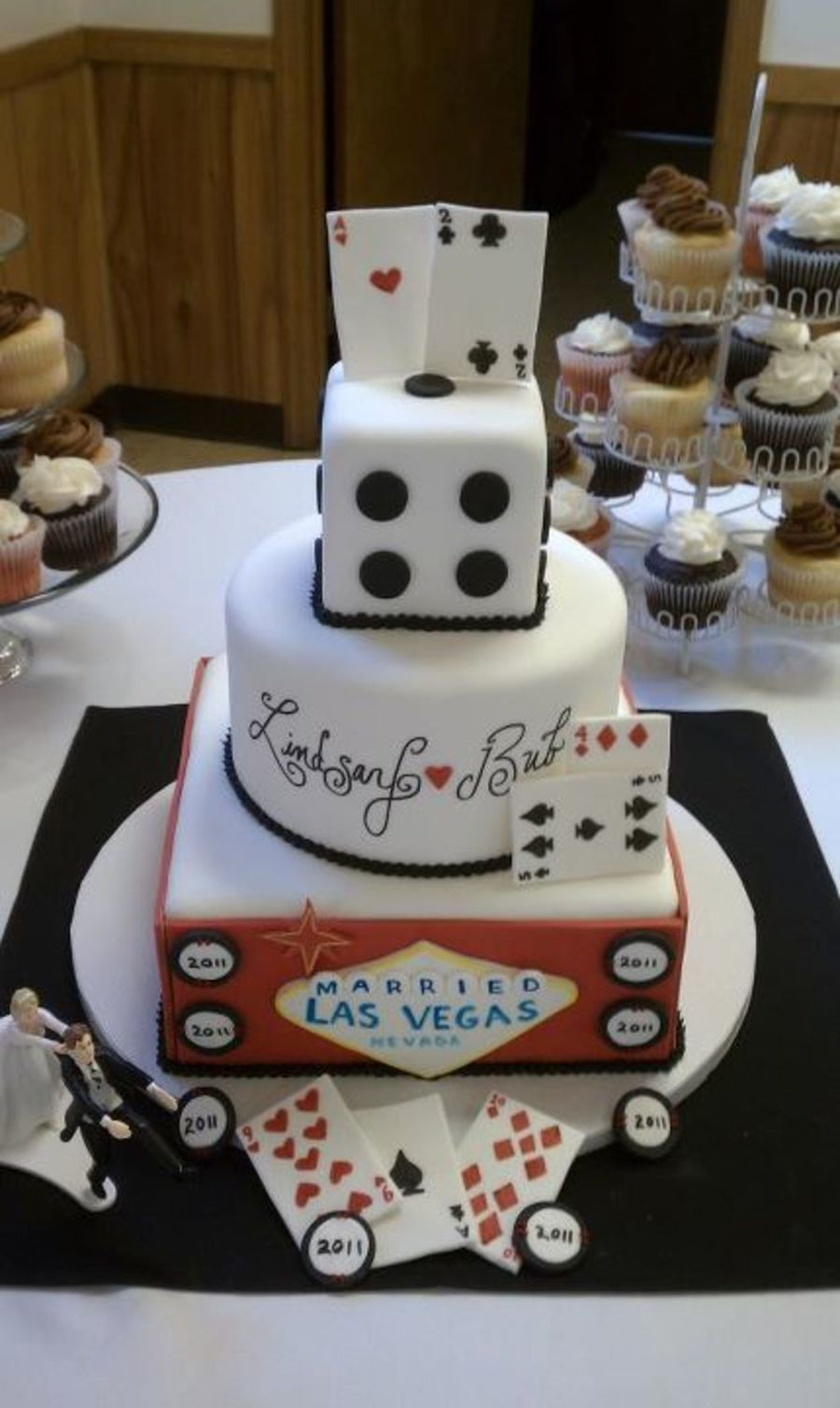 Las Vegas Wedding Cakes
 Las Vegas Themed Wedding Cake CakeCentral