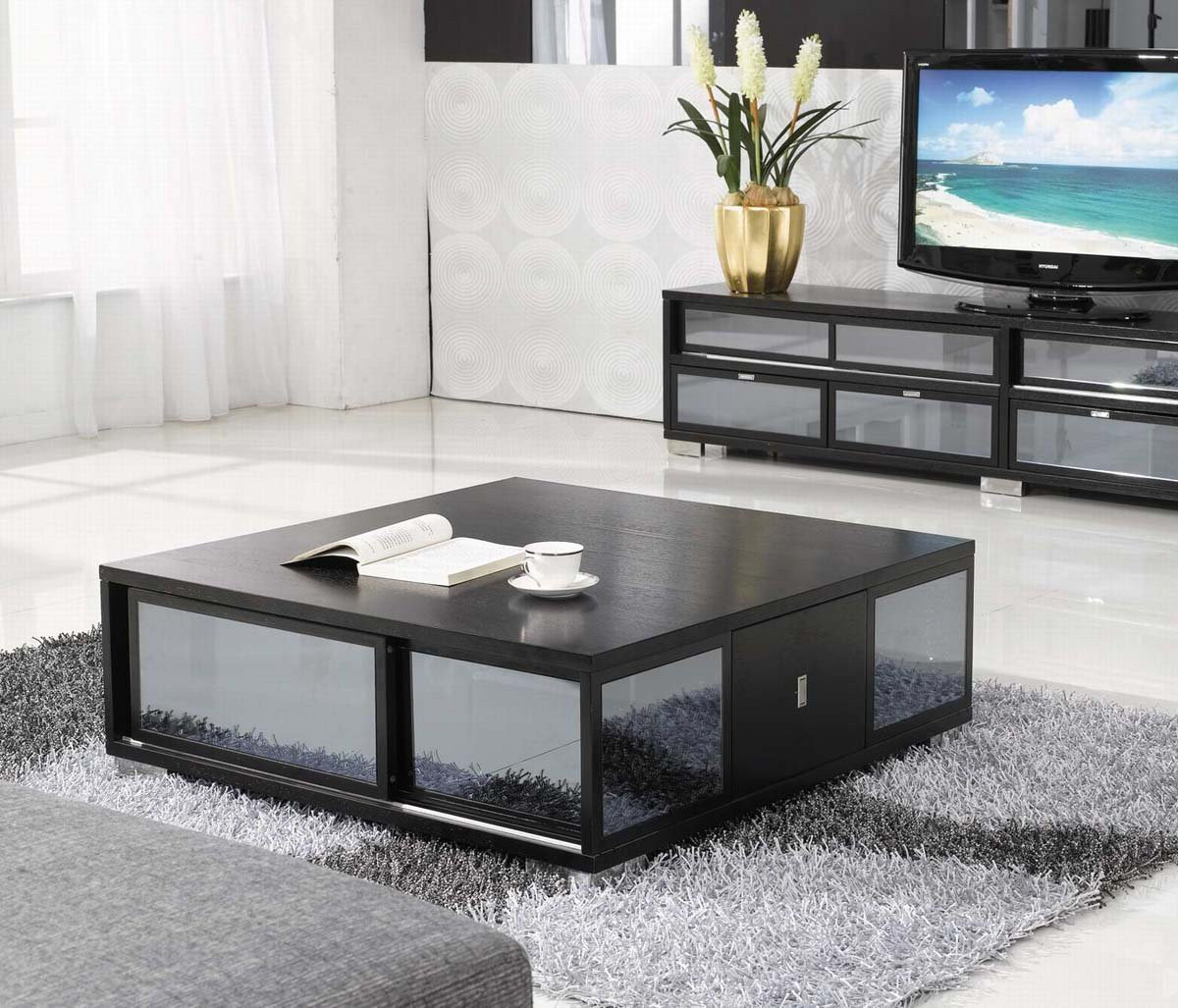 Living Room Glass Table
 Types of Tables for Living Room and Brief Buying Guide