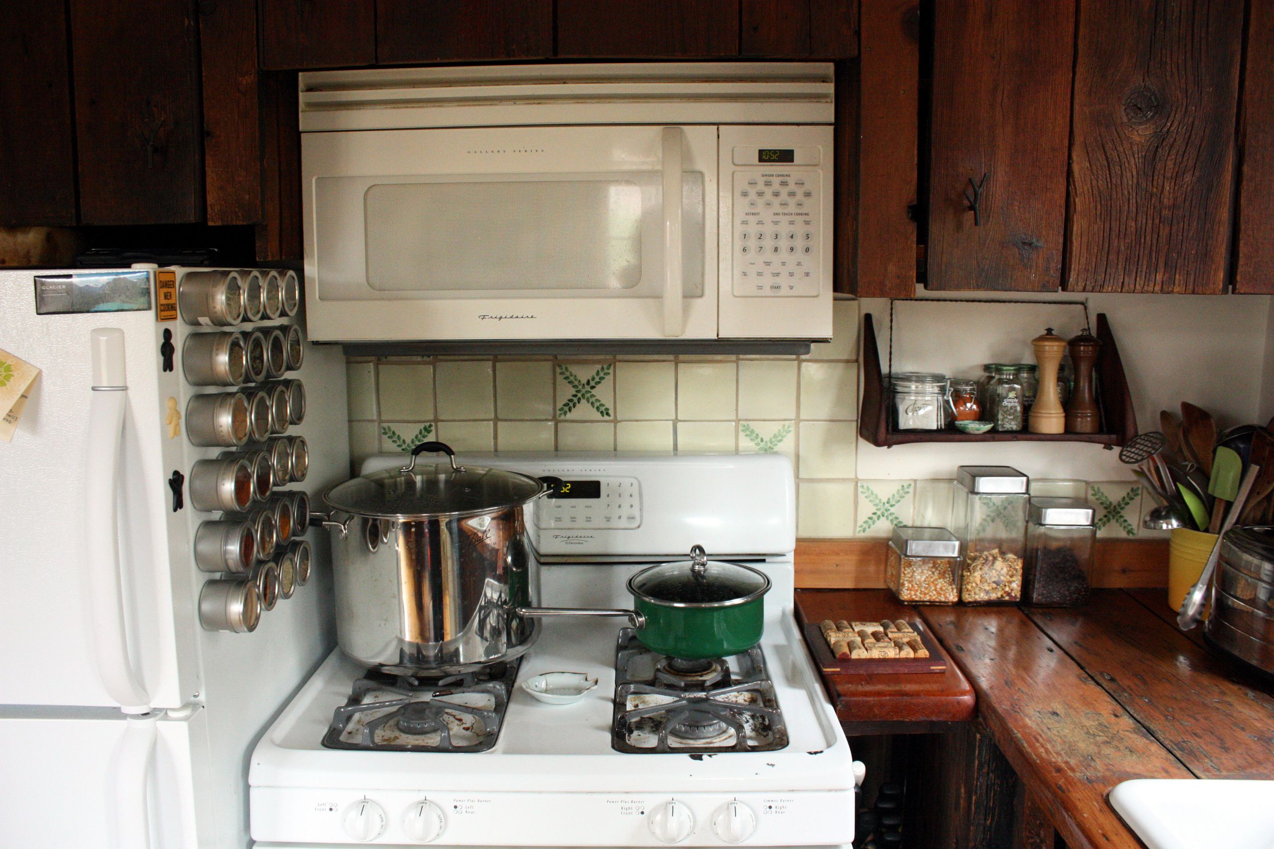 Magnetic Kitchen Organizer
 Space Solutions Under Cabinet Knife Rack