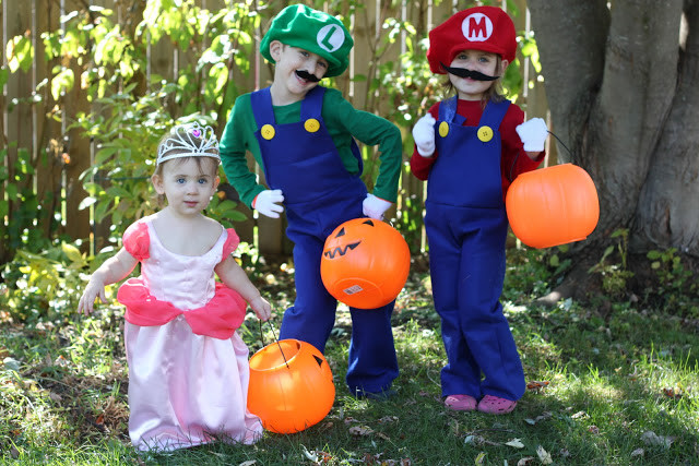 Mario And Luigi DIY Costumes
 How to Make Mario and Luigi Costumes Tutorial Smashed